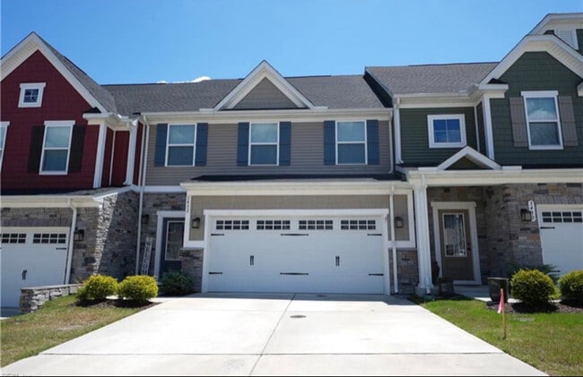 property at 3432 Foxglove Dr
