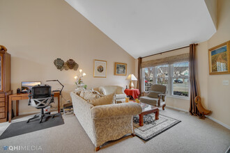 335 Satinwood Ct S in Buffalo Grove, IL - Building Photo - Building Photo