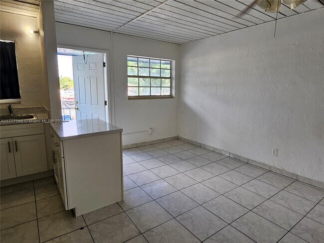 123 N 61st Ave in Hollywood, FL - Building Photo - Building Photo