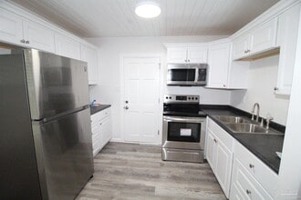 5523 Shell in Pensacola, FL - Building Photo - Building Photo