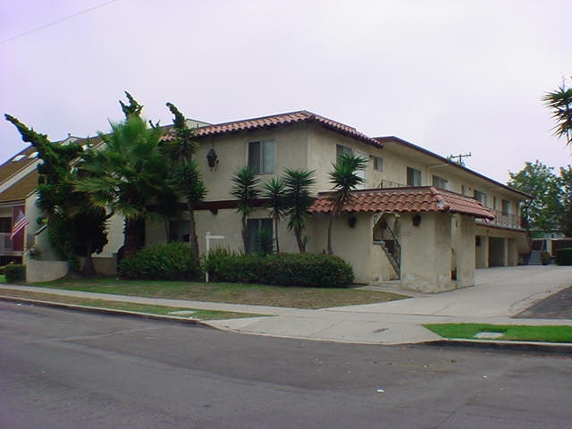 318 W Imperial Ave in El Segundo, CA - Foto de edificio - Building Photo