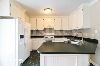 126 S Woodstone Dr in Clayton, NC - Foto de edificio - Building Photo