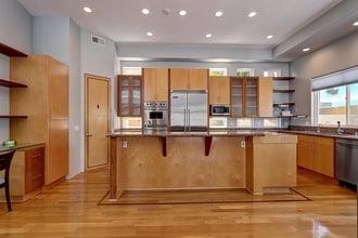 1048 14th St in Manhattan Beach, CA - Building Photo - Building Photo