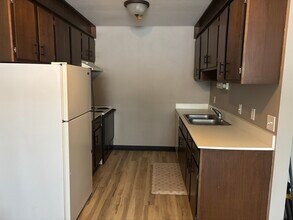 704 9th St NW, Unit 1 in Cooperstown, ND - Building Photo - Building Photo