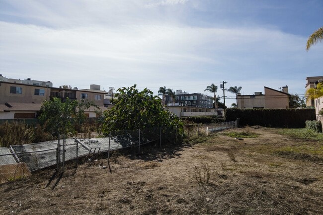 1721-1723 S Colby Ave