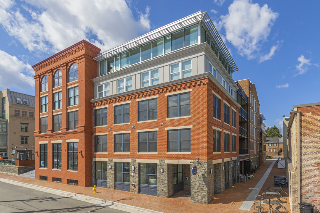 The Watermark in Alexandria, VA - Building Photo