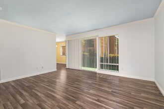 17131 W Bernardo Dr in San Diego, CA - Foto de edificio - Building Photo