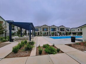 476 W Balsam Ln in Clovis, CA - Building Photo - Building Photo