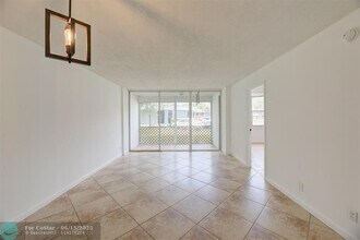 113 Royal Pk Dr in Oakland Park, FL - Building Photo - Building Photo