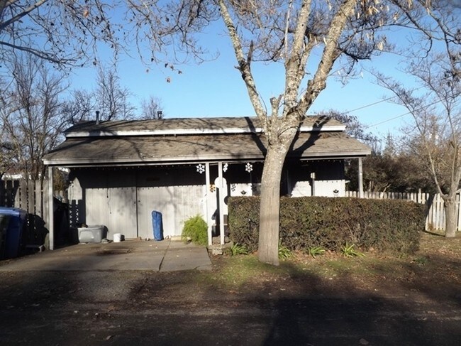 3555 Lakeshore Blvd in Lakeport, CA - Foto de edificio - Building Photo