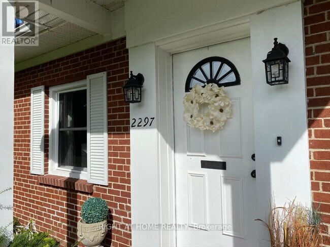 2297 Fox Crescent in Ottawa, ON - Building Photo - Building Photo