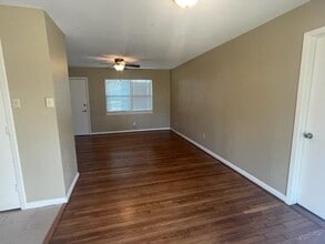 1942 Glosridge Dr in Houston, TX - Building Photo - Building Photo