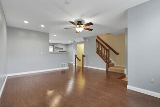 243 Oxford Oak Dr, Unit 243 in Columbus, OH - Foto de edificio - Building Photo