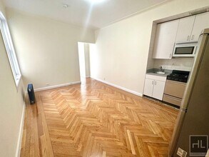 117 W 13th St in New York, NY - Building Photo - Building Photo