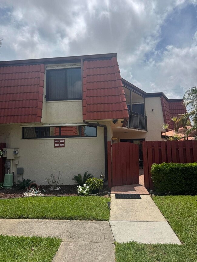 3918 Victoria Dr in West Palm Beach, FL - Building Photo - Building Photo