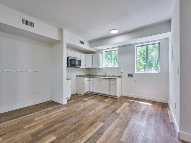 6211 NW 7th Ave in Miami, FL - Building Photo - Building Photo