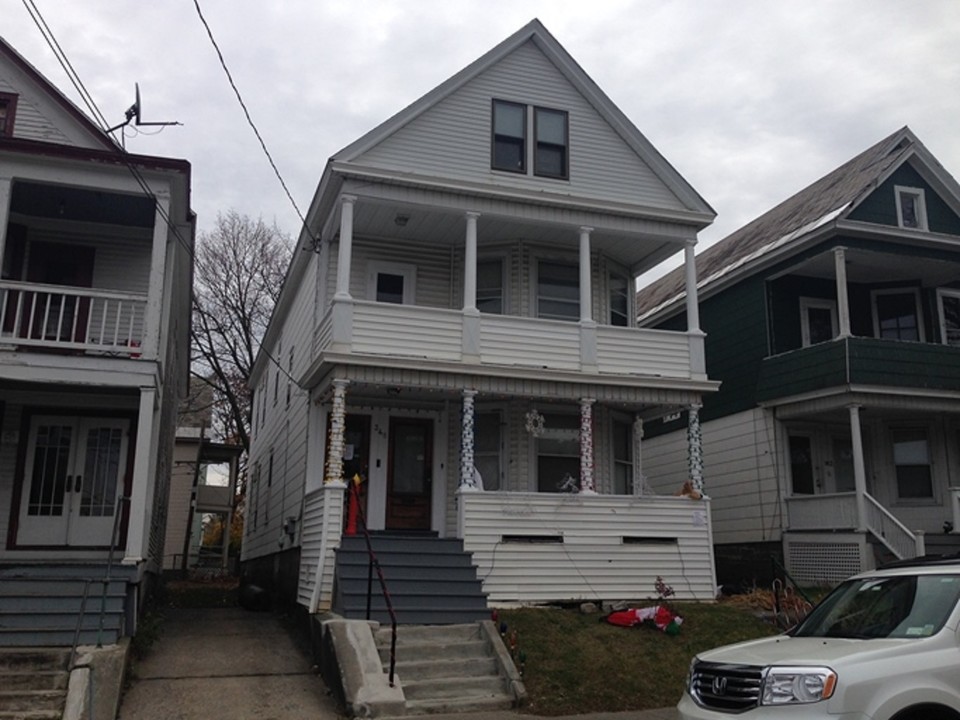 348 Quail St in Albany, NY - Foto de edificio