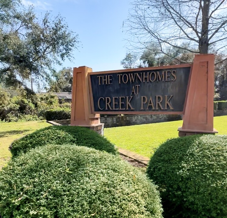 1003 Creek Park Ct in Dunedin, FL - Building Photo