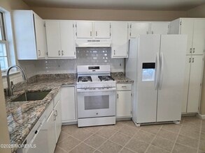 277 Tulip Ln in Freehold, NJ - Building Photo - Building Photo