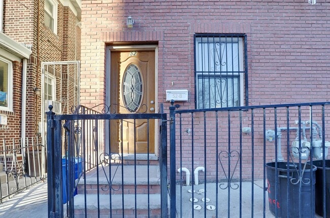 52 Paterson St in Jersey City, NJ - Building Photo - Building Photo
