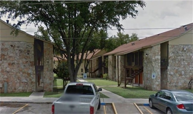 1410 Naples St in Castroville, TX - Building Photo - Building Photo