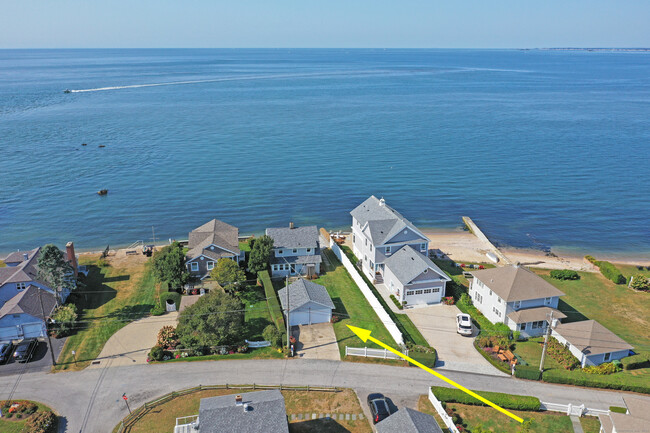 23 W Shore Dr in Old Saybrook, CT - Building Photo - Building Photo