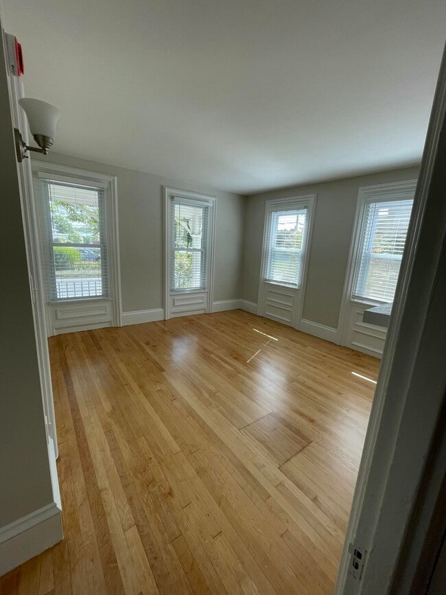 56 Chapel St, Unit 2 in Augusta, ME - Building Photo - Building Photo