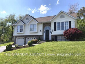 1811 Meadows Ct in Vinton, VA - Building Photo - Building Photo