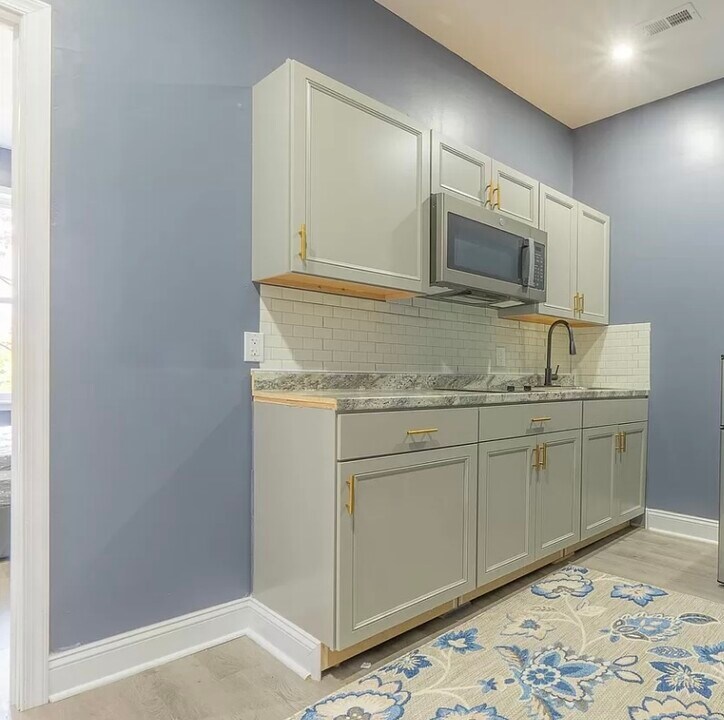 4230 Lancaster Ave, Unit 2 in Philadelphia, PA - Building Photo