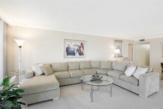 520 S Collier Blvd in Marco Island, FL - Foto de edificio - Building Photo