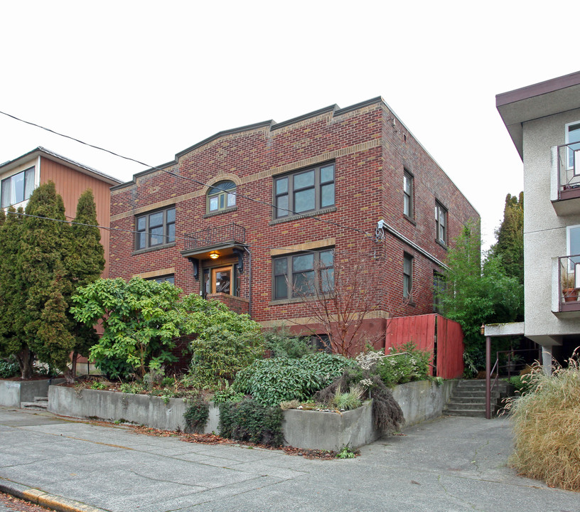 The Winarden in Seattle, WA - Building Photo