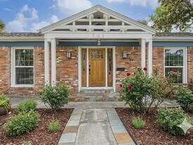 701 W 32nd St in Houston, TX - Building Photo