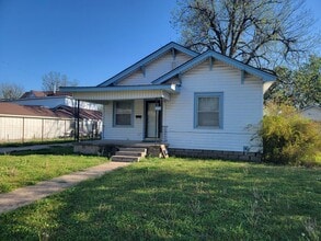 2215 E Elm Ave in Enid, OK - Building Photo - Building Photo