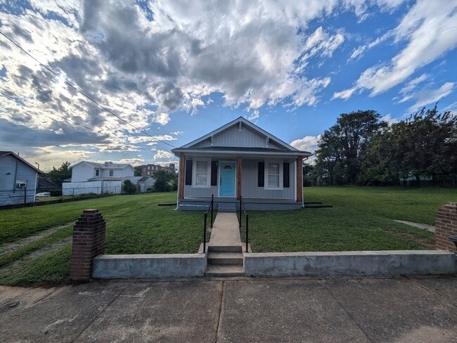 1613 13th St in Lynchburg, VA - Foto de edificio - Building Photo