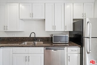 7946 Fountain Ave in West Hollywood, CA - Building Photo - Building Photo