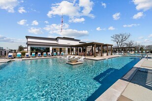 Mansions of McKinney in McKinney, TX - Building Photo