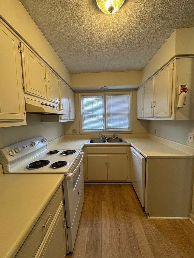 property at 5 Westbrooke Dr