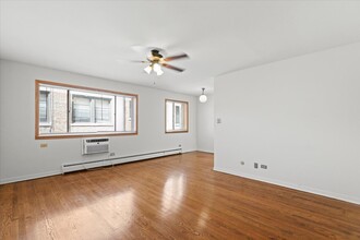 417 W Roscoe St, Unit 203 in Chicago, IL - Building Photo - Building Photo