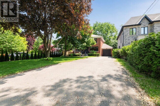 property at 271 Yonge Blvd