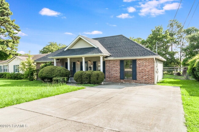 147 Oak Crest Dr in Lafayette, LA - Building Photo - Building Photo