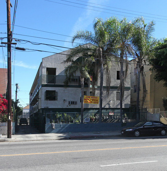 Daly Street Apartments in Los Angeles, CA - Foto de edificio - Building Photo