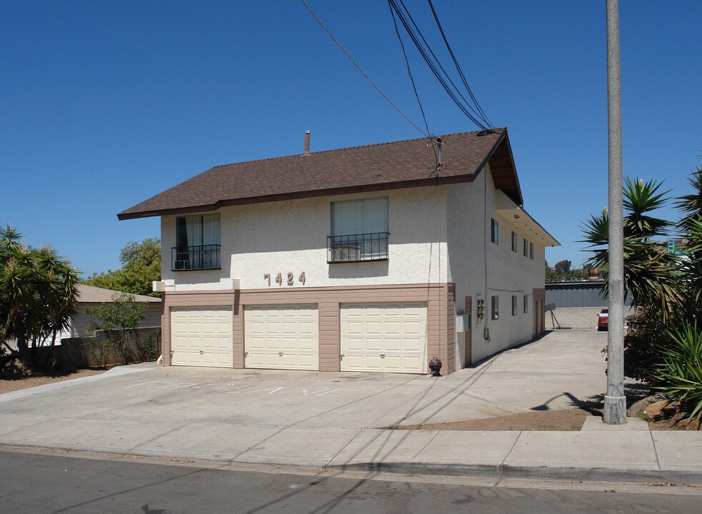 7424 Pacific Ave in Lemon Grove, CA - Building Photo