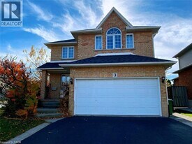 3 Lanza Ct in Hamilton, ON - Building Photo