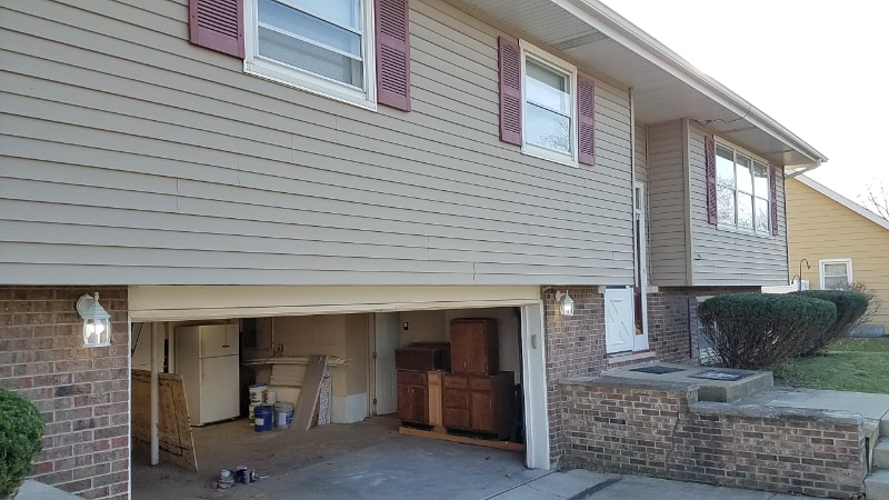 201 Magnolia Dr in Crown Point, IN - Building Photo