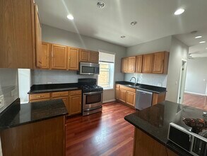 2216 W Belmont Ave, Unit 2 Front Apt. in Chicago, IL - Building Photo - Building Photo