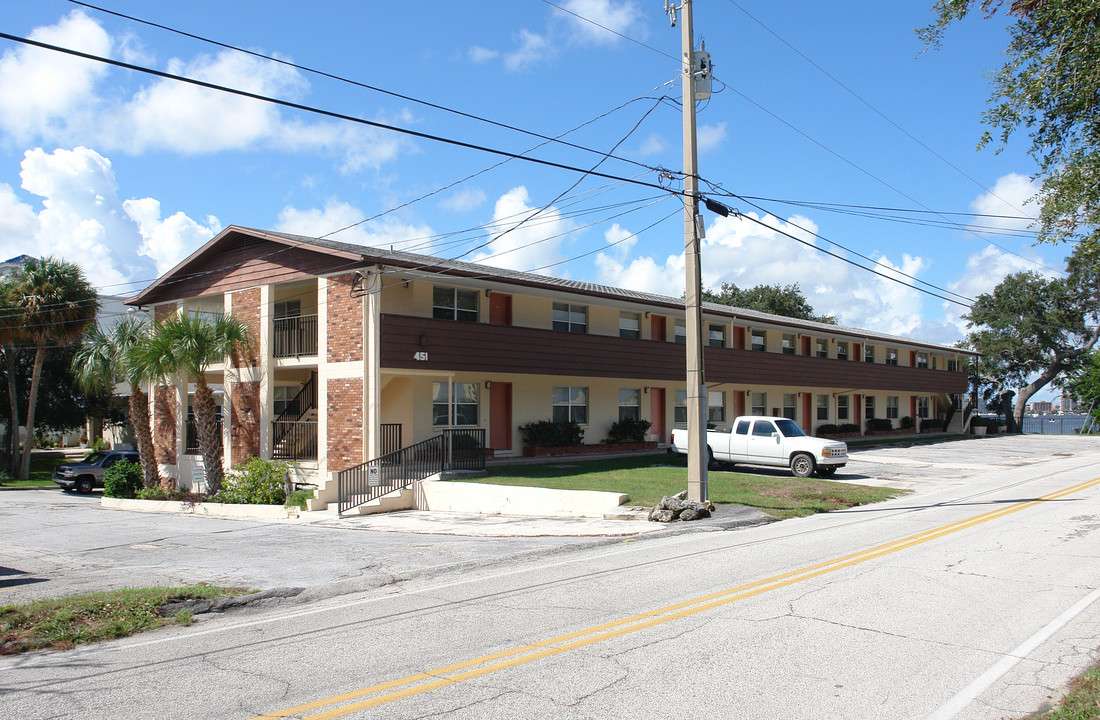 441 Magnolia Ave in Merritt Island, FL - Foto de edificio