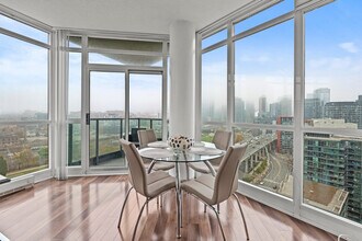 231 Fort York Blvd in Toronto, ON - Building Photo - Building Photo