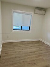 711 Beacom Blvd in Miami, FL - Building Photo - Building Photo