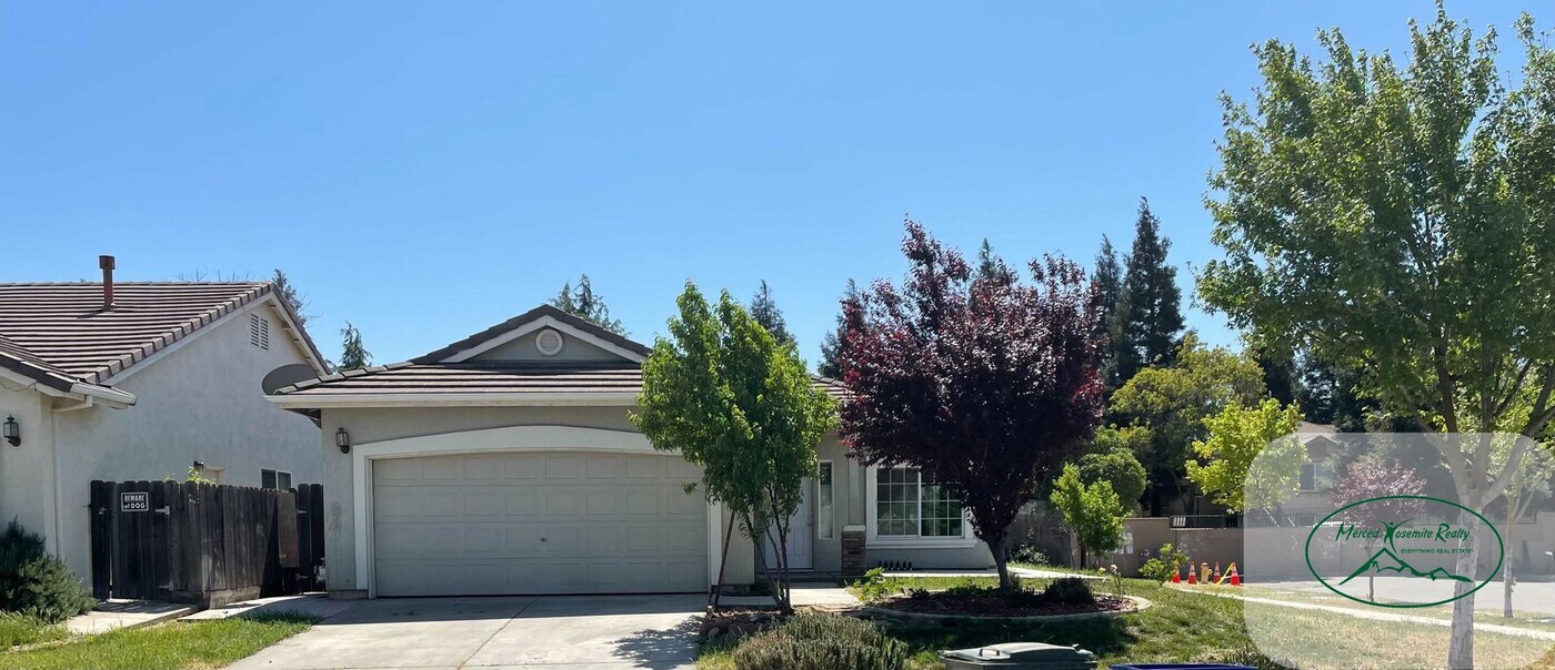 2204 Birchwood Ct in Merced, CA - Building Photo