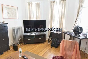 137 Park Dr in Boston, MA - Building Photo